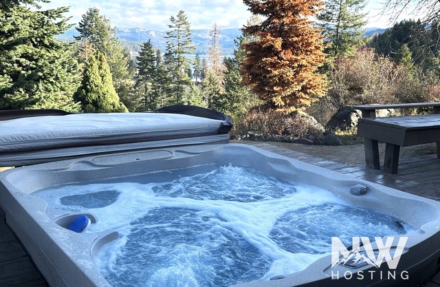 Luxury Home—Fireplaces, Hot Tub, Fire Pit, Soaking Tub & Stunning Views for Ultimate Relaxation!