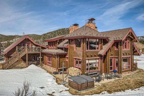 Luxury Home for 12 with Hot Tub Sauna & Mtn Views