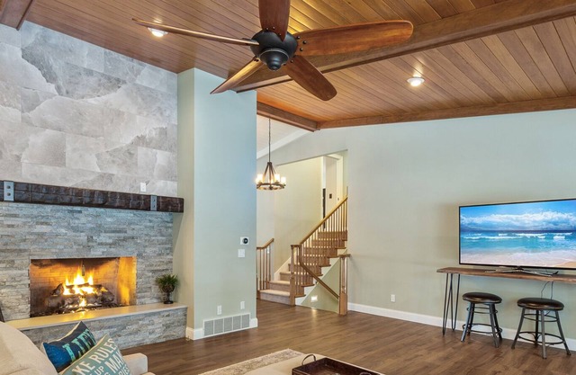 Luxury Home—Golf Course Views, Hot Tub, and Garage Access for Ultimate Comfort!