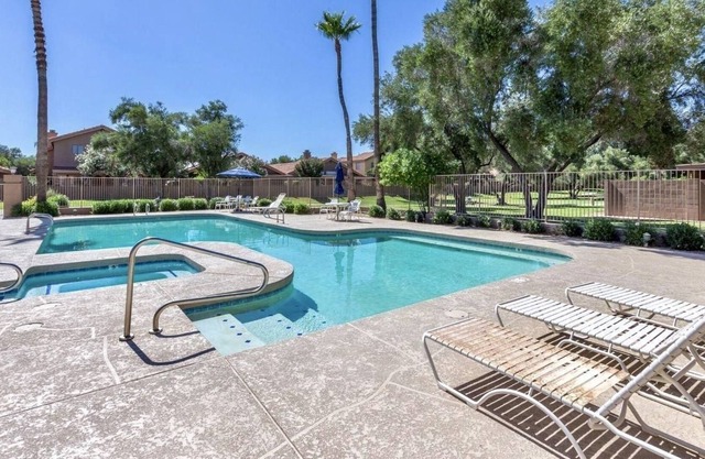 Luxury home! Heated pool, spa, spacious 3BR w Office, Pet friendly, Golf!