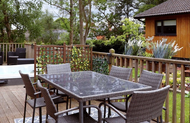 Luxury Home Hot Tub, Outdoor Dining & Hot Tub