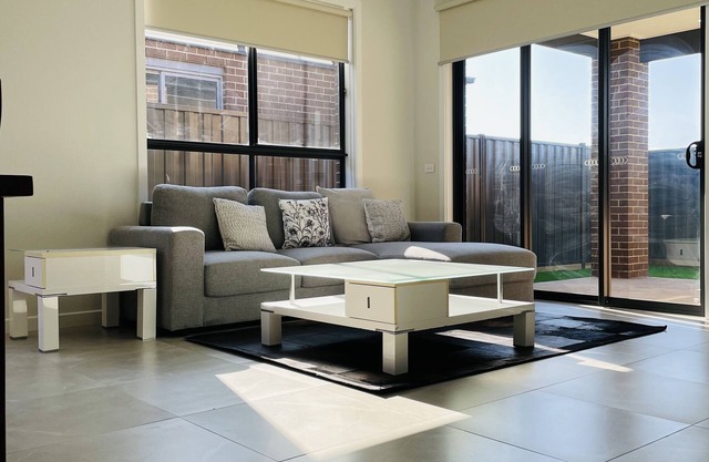 Luxury Home In Melton South- Free Parking And Wifi !!