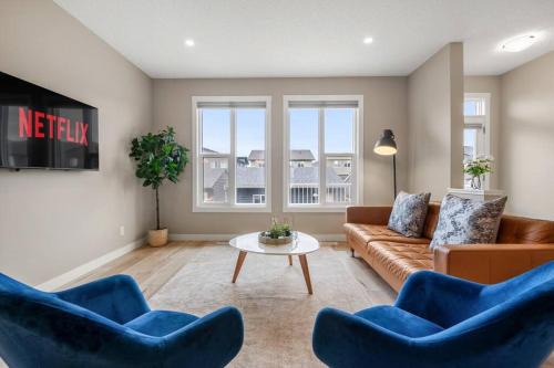 Luxury Home.Mins to YYC Airport, 3Bed 2.5 Bath
