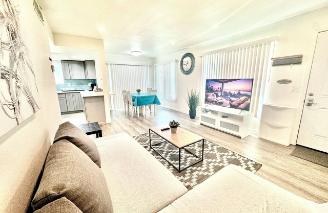 Luxury home near Disney land. Entire place!