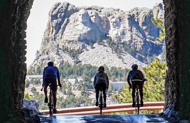 Luxury home near Mt Rushmore! King beds in 3 of 4 bedrooms!