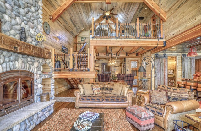 Luxury Home ON San Juan River Close to Downtown Pagosa Sprgs and Wolf Creek Ski
