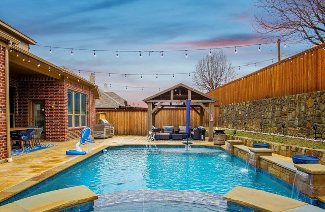 Luxury Home/ Pool, Cinema and Game Room