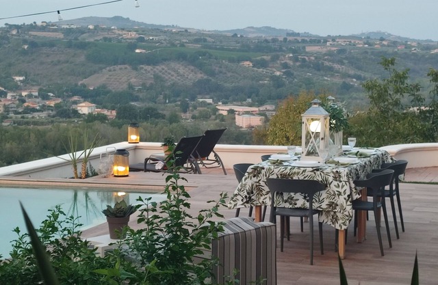 Luxury home, private pool and large home theater. Amazing views day and night!