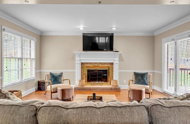 Luxury Home! Sleeps Up To 12! Great location!