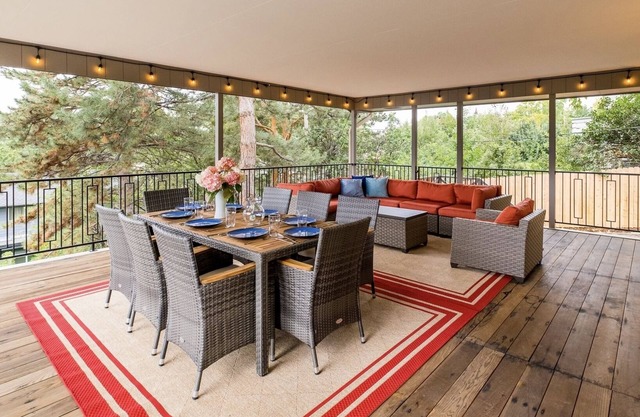 Luxury Home with 8 beds Hot Tub and an Awesome Deck!