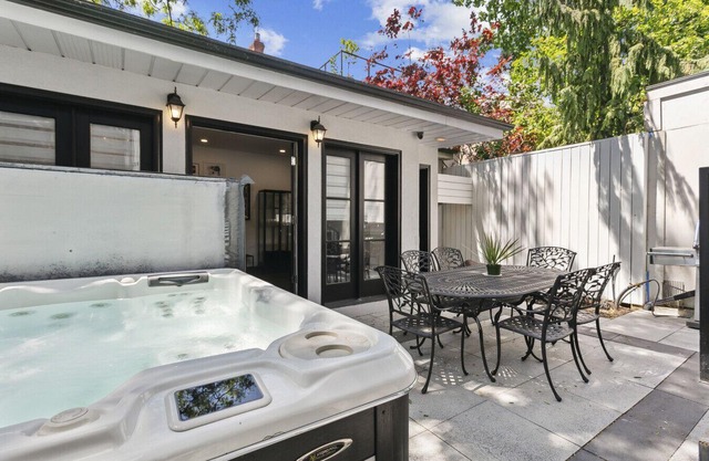 Luxury Home Yorkville 3bed3bath