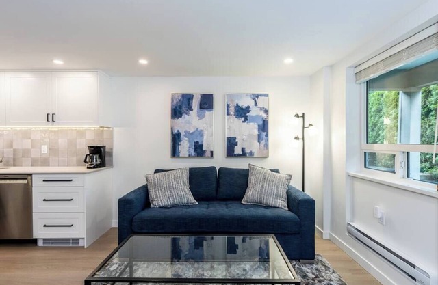 Luxury Horseshoe Bay Walking Distance to Ferry