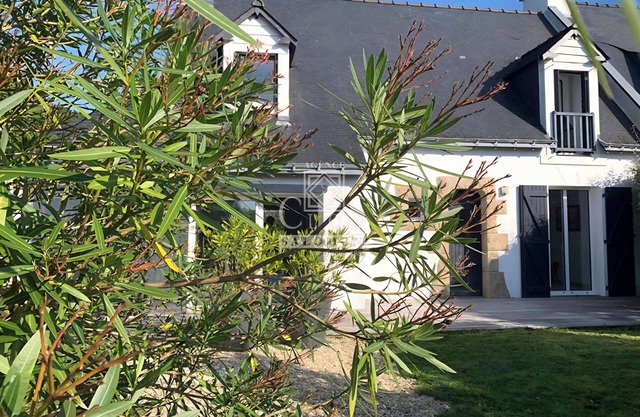 Luxury house near town and 150m from the ocean
