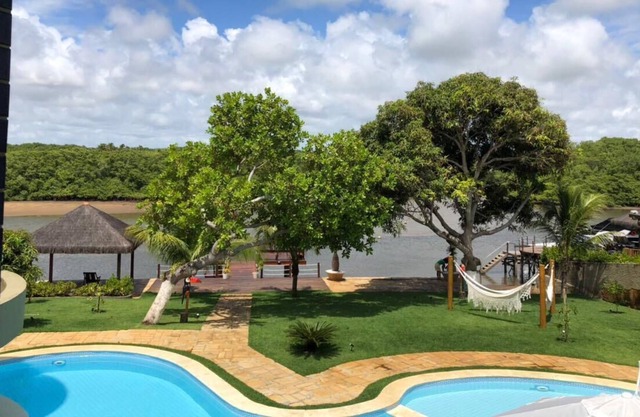 Luxurious house by the river in Toquinho, large swimming pool, 5 suites - 20 people