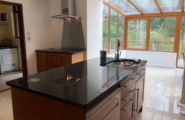 Luxury House, large mature gardens, completely private, 3km from Kenmare.
