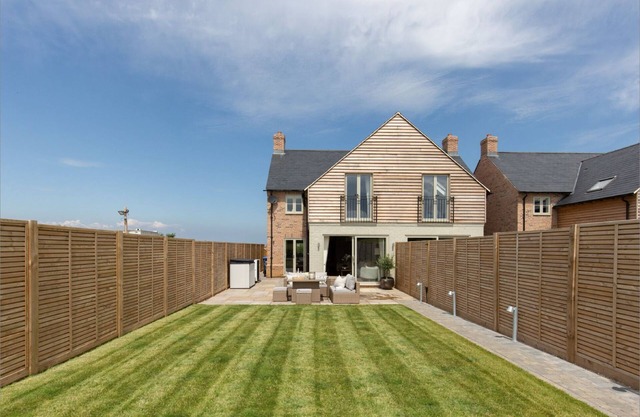 Luxury House | No.1 The Hides