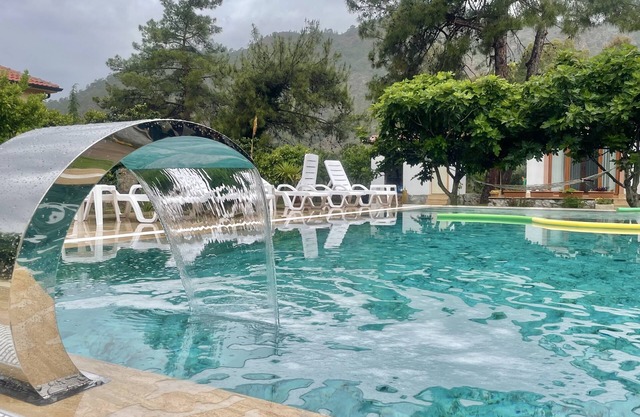 Luxury House with Swimming Pool - 5 min from the beach!