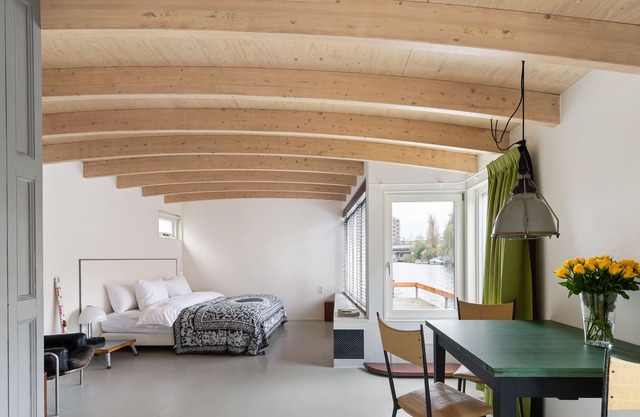 Luxury Houseboat-apartment in the Historic Center