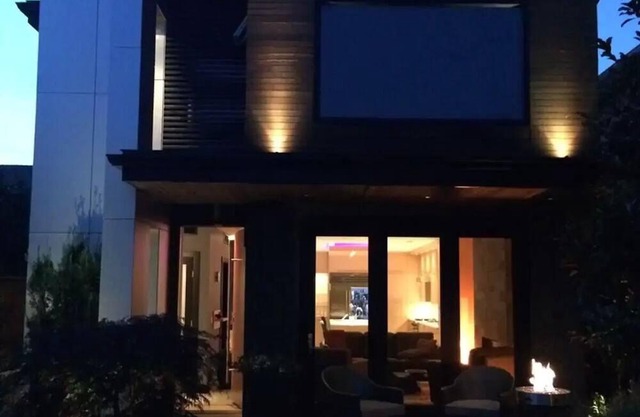 Luxury In the heart of Central Lonsdale