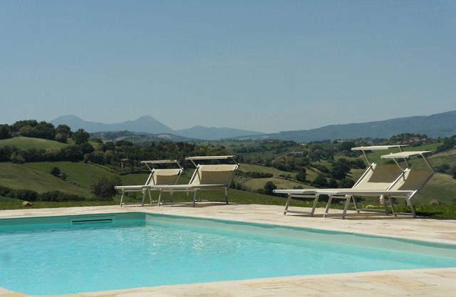 Apartamento de lujo con piscina en un lugar de ensueño cerca del mar con impresionantes vistas