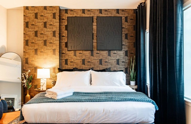 Luxury King bed Studio