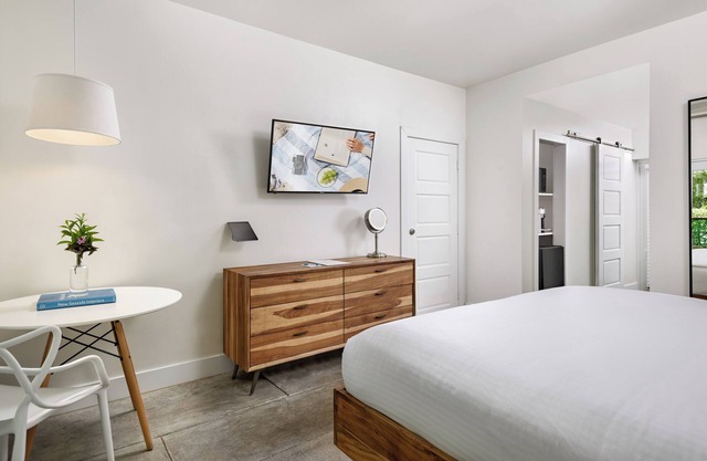 Luxury King Retreat Room