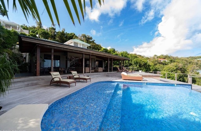 Villa Kuban de lujo / con barbacoa, WIFI y piscina infinita