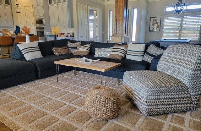 Luxury lake front retreat! Family and pet friendly with fishing access!