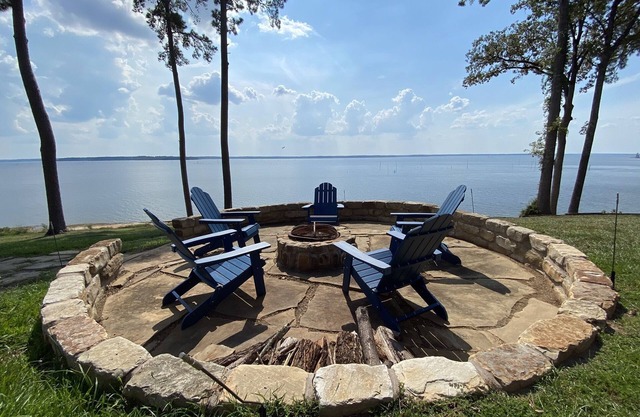 Luxury lake house retreat, hot tub on Sam Rayburn