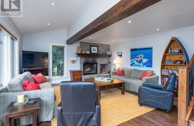 Luxury Lake Joseph Cottage w/ Boathouse, Kids Cottage, Hot Tub & Putting Green