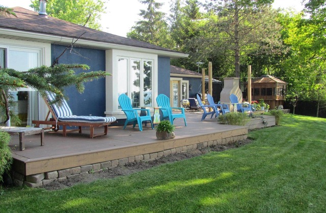 LUXURY LAKEFRONT-ADULT ONLY WEEKENDS -SPRAWLING LAKEFRONT DECKS only for you