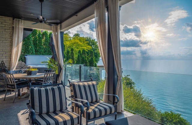 CASA DE LUJO LAKEFRONT CON PLAYA PRIVADA A LA PLAYA NUEVA