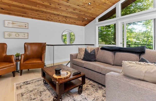 Luxury Lakefront Cottage in Muskoka