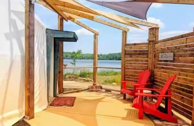 Luxury lakefront dome with private beach, close to nature and town!