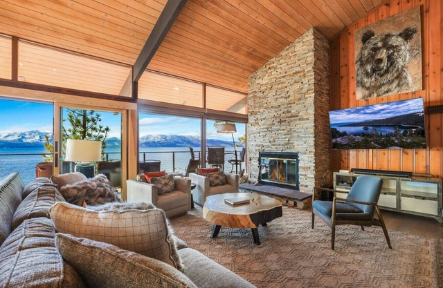 Luxury Lakefront Escape | Panoramic View | Sleep 8