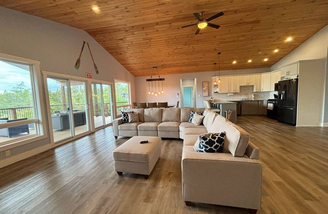 Luxury Lakefront Escape w/ Games Room