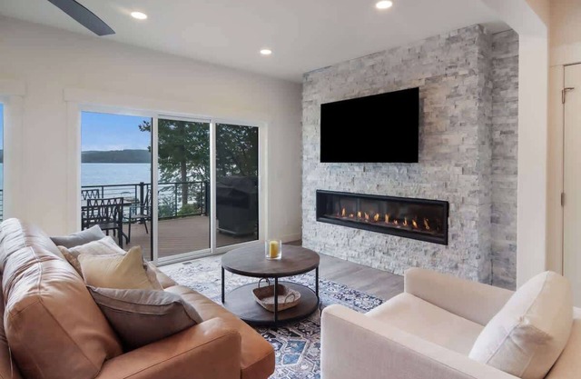 Luxury Lakefront in Interlochen