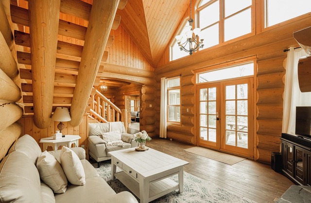 Casa de registro de lujo frente al lago cerca de St Sauveur con jacuzzi privado y sauna