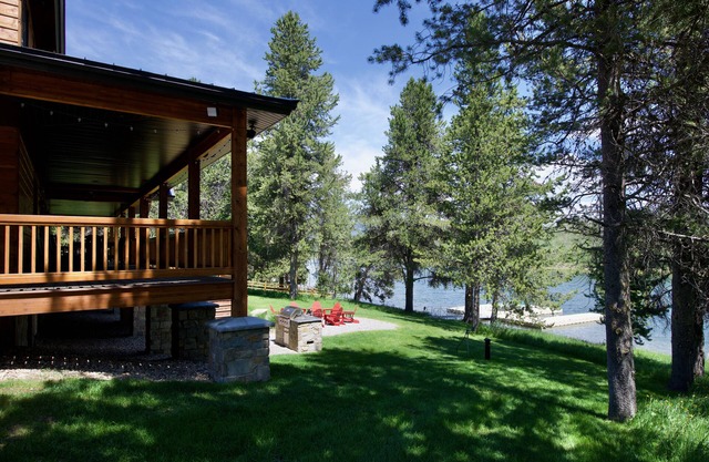 Nuevo hotel de lujo frente al lago en el lago Henry's, cerca de la entrada oeste de Yellowstone NP