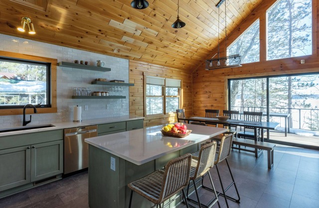 Luxury Lakefront Northwoods Home on LCO - 20min from Hayward