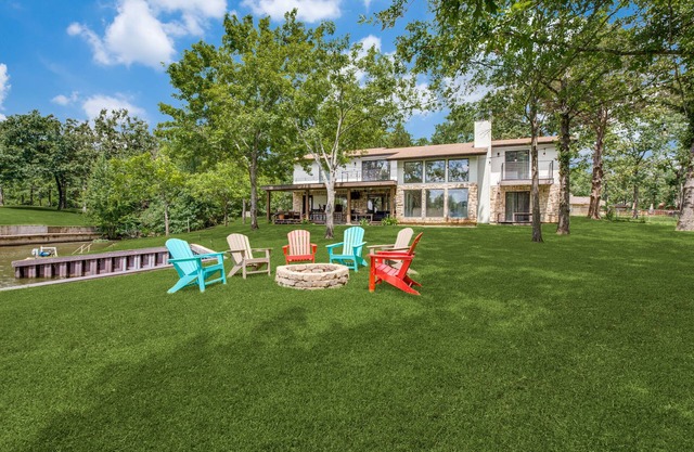 Luxury Lakefront Oasis - Kayaks, Views & Games