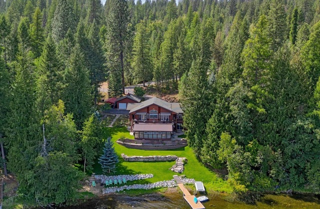 Luxury Lakefront Retreat
