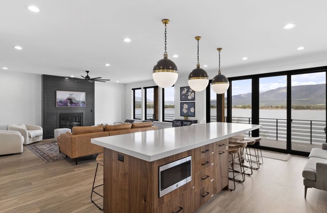 Luxury Lakefront Ski Home Close to 3 Epic Ski Resorts ⛷️