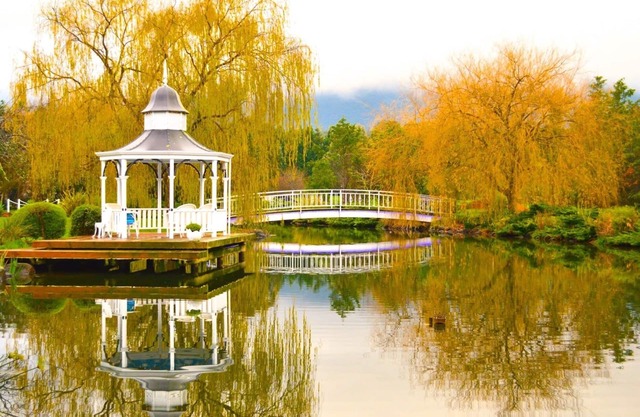 Lakeside Cottage Luxury B&B