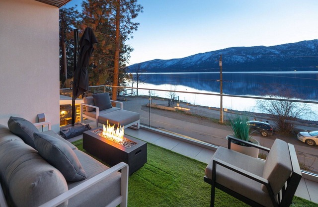 Luxury Lakeside Home with Hot Tub & Buoy Sleeps 14