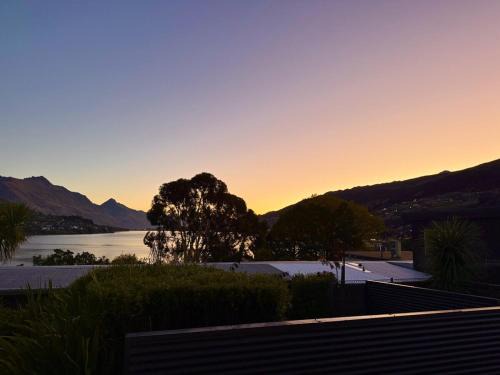 Luxury Lakeside Landing