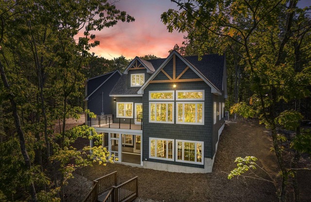 Luxury Lakeside Paradise with Private Beach Near Ski Resorts