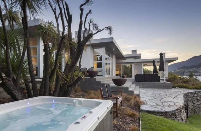 Luxury lakeside villa with terrace and spa pool by MajorDomo