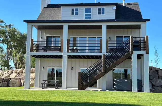 Luxury Large Farm Home @ Stoney Farms -NO CHOREs