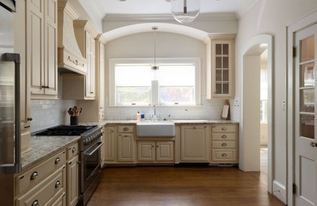 Luxury Large Home - Family Home - Big Fenced Yard